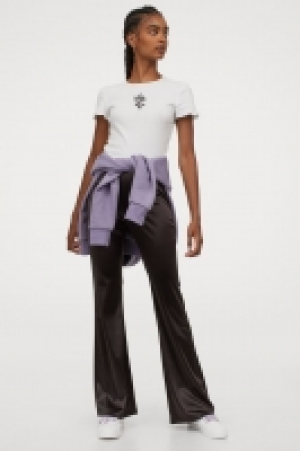 Pantalón acampanado 15.99 €