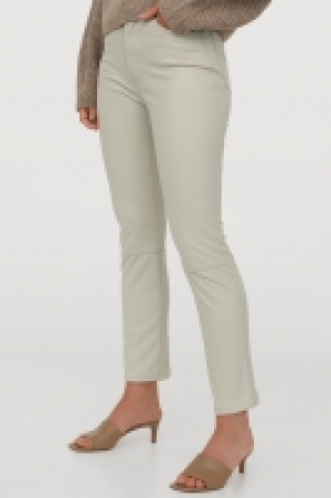 Pantalón en piel sintética 13.99 €