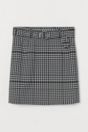 Falda corta con cinturón 9.99 €