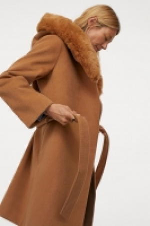 Abrigo con capucha 32.99 €