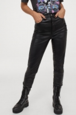 Pantalón en piel sintética 14.99 €