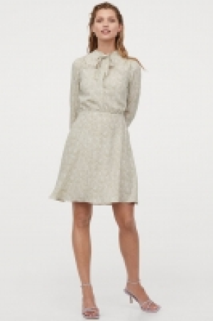 HM  Vestido de crepé con tiras