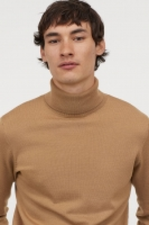 Jersey de cuello alto con lana 14.99 €