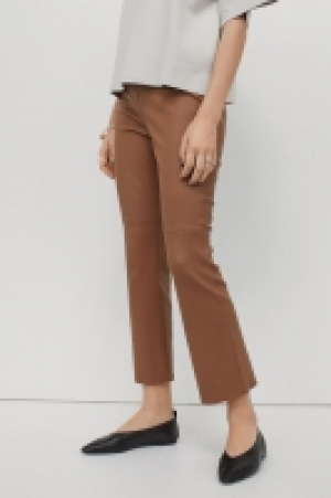 Pantalón tobillero de piel 149.40 €