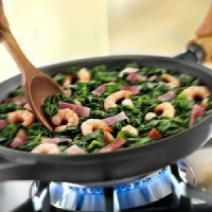 Salteado espinacas, bacon y gambas 2.99 €