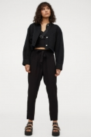 Pantalón con cinturón anudado 19.99 €