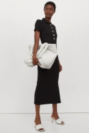 HM  Vestido de canalé con cuello