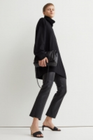 Pantalón tobillero de piel 149.40 €