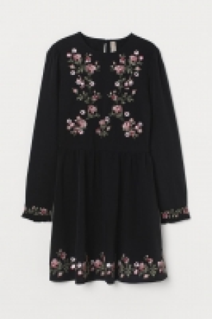 HM  Vestido con detalle bordado