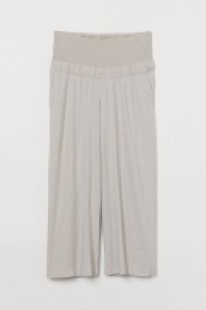 MAMA Pantalón cropped 17.99 €