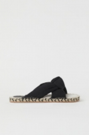 Sandalias con nudo 8.99 €