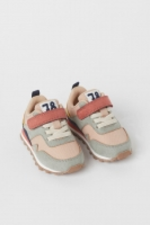 Zapatillas deportivas de malla 13.99 €