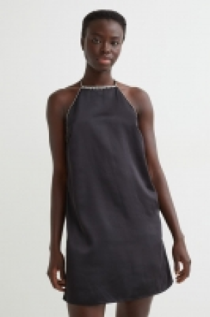 Vestido de satén con strass 22.99 €