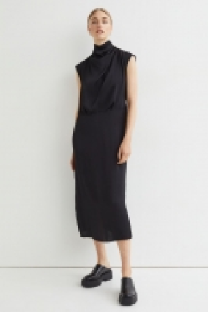 Vestido de satén drapeado 22.99 €
