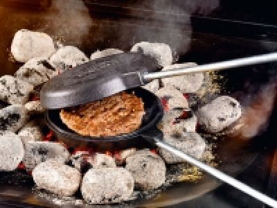 Utensilio de hierro fundido para hamburguesas