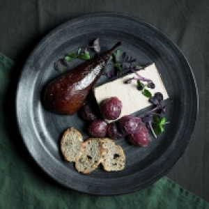 LaSirena  Faux gras vegano con peras y uvas al vino Flax&Kale