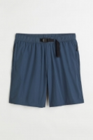 HM  Pantalón corto con cinturón Relaxed Fit