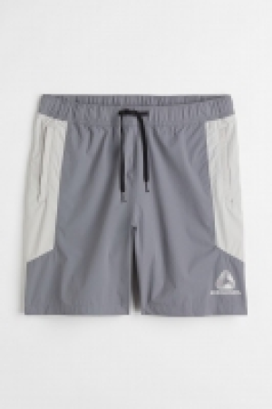 Pantalón corto de nailon Regular Fit 11.99 €