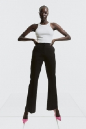 Pantalón acampanado 17.99 €