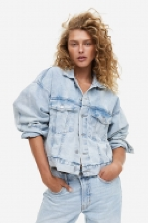 Cazadora denim oversize 15.99 €
