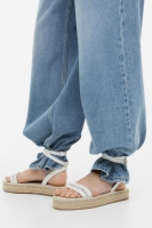 Alpargatas con tiras trenzadas 17.99 €