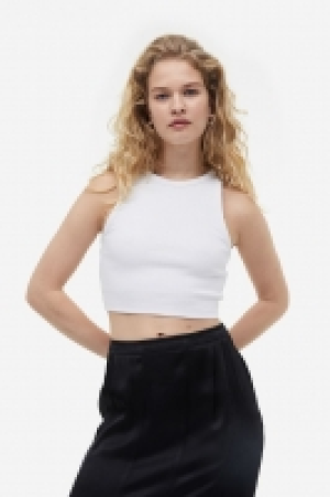 Camiseta cropped sin mangas 6.99 €