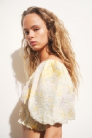 Top fruncido off-the-shoulder 7.99 €