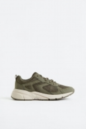 Zapatillas deportivas de malla 10.99 €