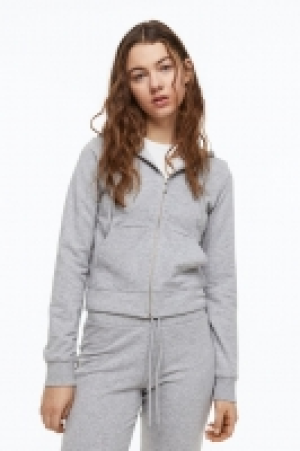 Chaqueta sudadera entallada con capucha 12.99 €