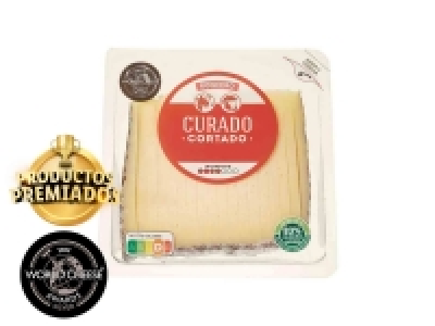 Cuña de queso mezcla curado cortado