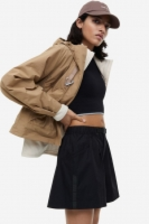 HM  Pantalón corto outdoor repelente al agua