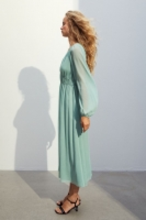HM  Vestido de gasa con mangas globo