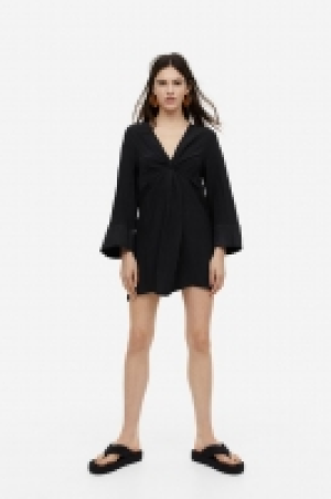 HM  Vestido con textura y nudo decorativo