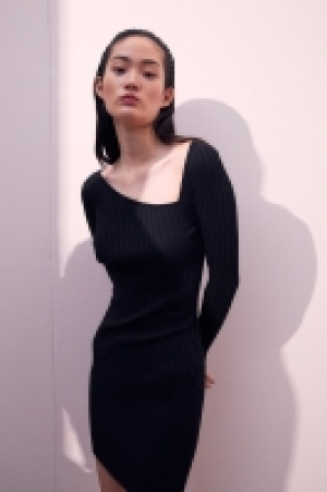 Vestido ajustado en punto de canalé 12.99 €
