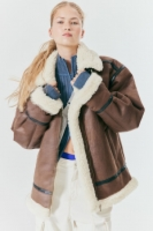 Cazadora oversize con forro de borreguito 44.99 €
