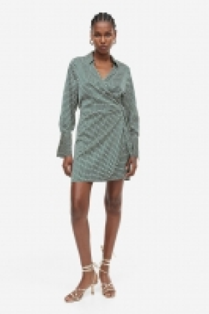 Vestido cruzado de satén 12.99 €