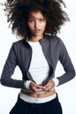Top con cremallera 8.99 €