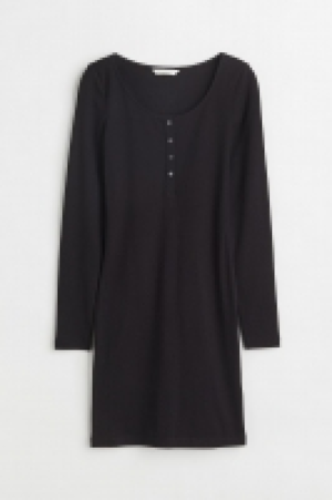 Vestido de punto con tapeta de botones