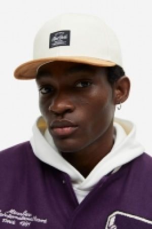 Gorra con aplicación 6.99 €