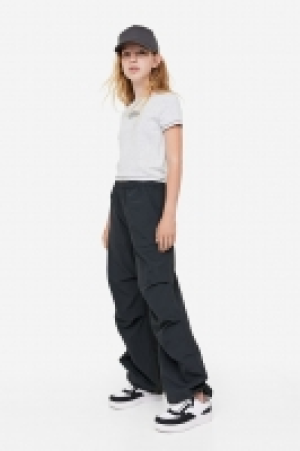 Pantalón parachute 9.99 €