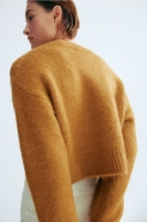 HM  Jersey cropped