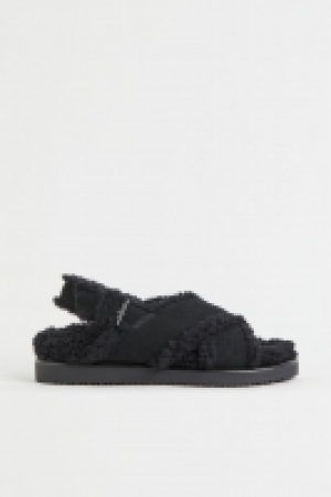 Sandalias de ante con forro en peluche 17.99&nbsp;&euro;