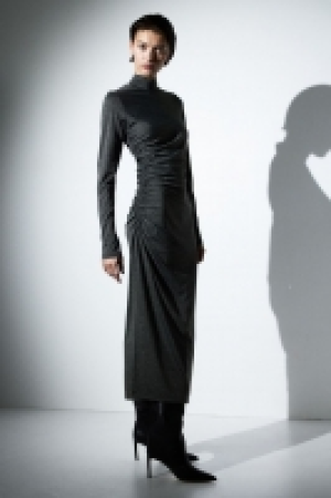 Vestido fruncido con cuello perkins