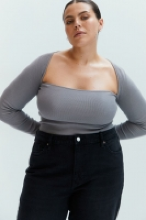 Top cropped con escote cuadrado