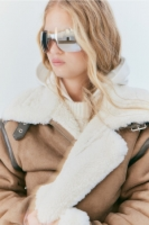 Cazadora oversize con forro de borreguito