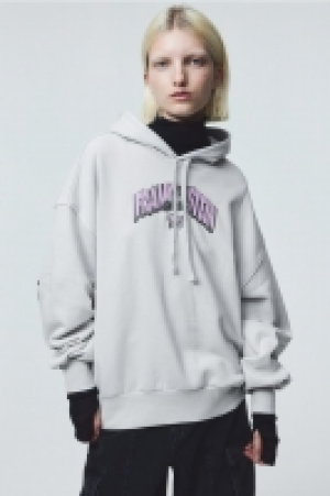 Sudadera oversize con motivo y capucha