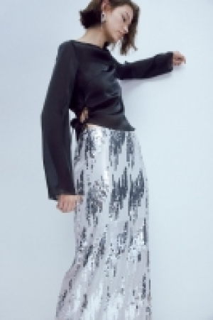 Top asim&eacute;trico en tejido vaporoso