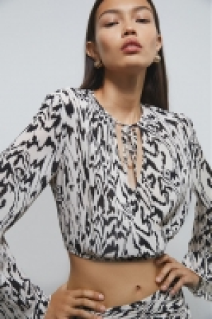 Blusa cropped cruzada