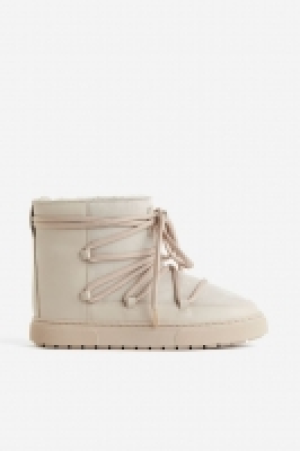 Botas acolchadas con cordones