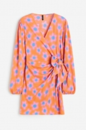 Vestido cruzado con mangas globo